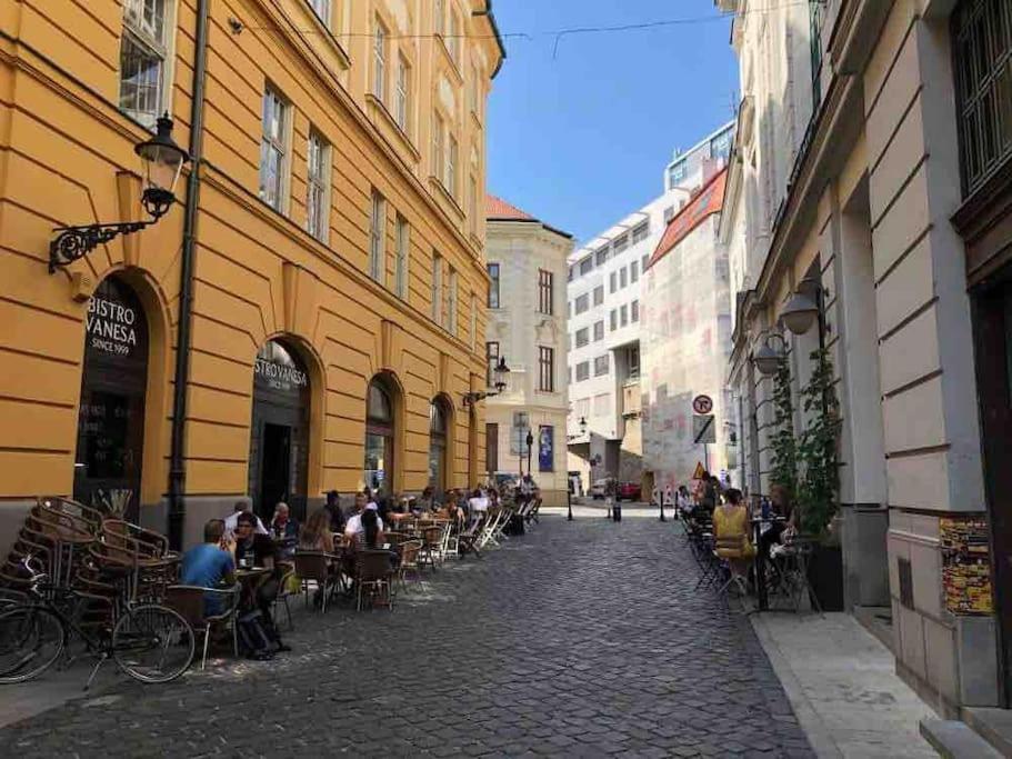 I & I Apart, Garage - Historical Old Town Bratislava Exterior foto