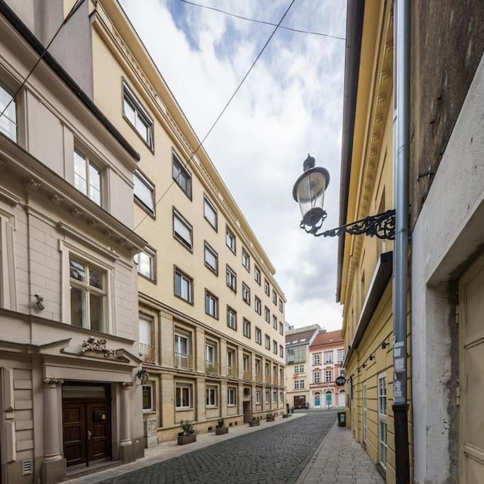 I & I Apart, Garage - Historical Old Town Bratislava Exterior foto